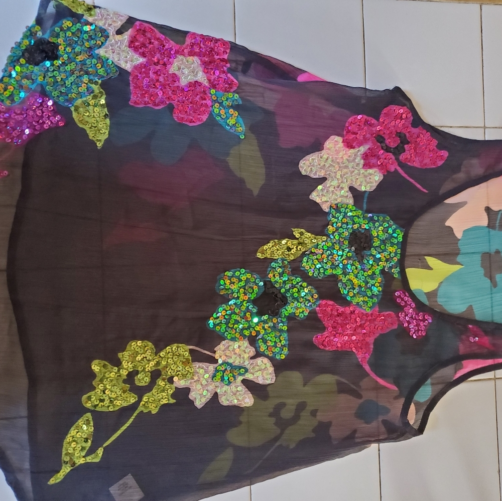 $5/25 Sheer sleeveless top